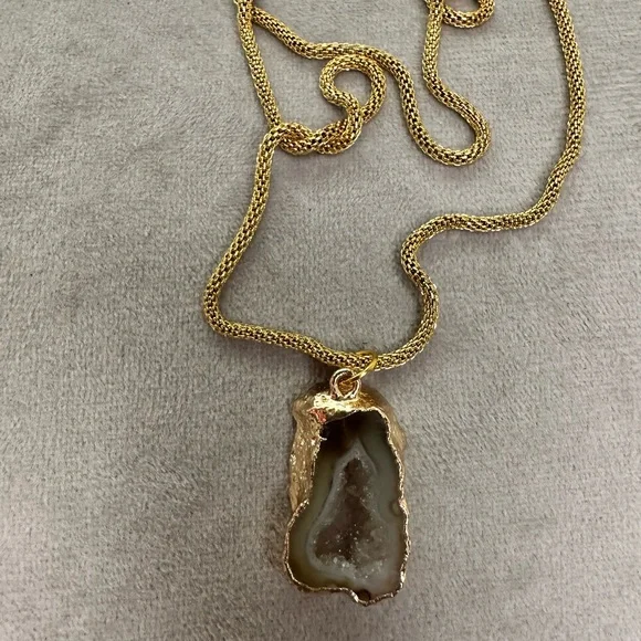 Mini druzy pendant 18k gold stainless steel mesh chain. Beautiful mini druzy - Picture 7 of 10